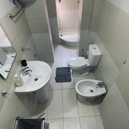 Sheshi Wilson Apartamnet Appartement *
